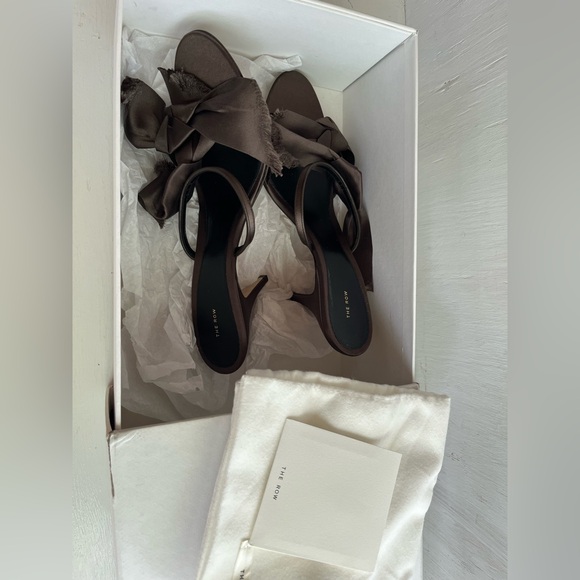 THE ROW Vika Sandals 39.5 - Picture 13 of 13